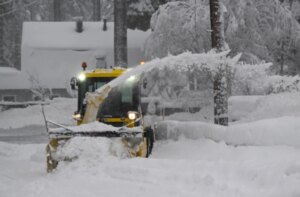 Снежна бура ги затвори патиштата на границата на Калифорнија и Невада