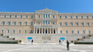 Грчката Влада ја остава отворена можноста да ѝ помогне на Франција со противвоздушни системи за време на Олимписките игри