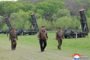 Ким Џонг-ун надгледуваше пробно истрелување ракети и изрази задоволство од прецизноста и досегот