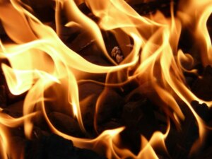 Две лица се повредени во пожар во фабрика за ракетни погонски системи во близина на Белград