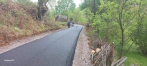 Во Македонска Каменица продолжува асфалтирањето локални патишта