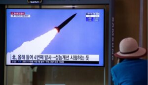 Северна Кореја тестирала тестирала „супер голема“ боева глава и противвоздушна ракета