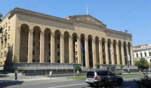 Во грузискиот парламент ќе започне последното читање на предлог-законот за странски агенти