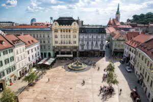 Во Словачка по атентатот на премиерот, повици за прекин на говорот на омраза