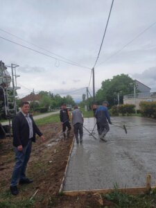 Градоначалникот Георгиевски на увид во изградбата на новото детско игралиште во Илинден